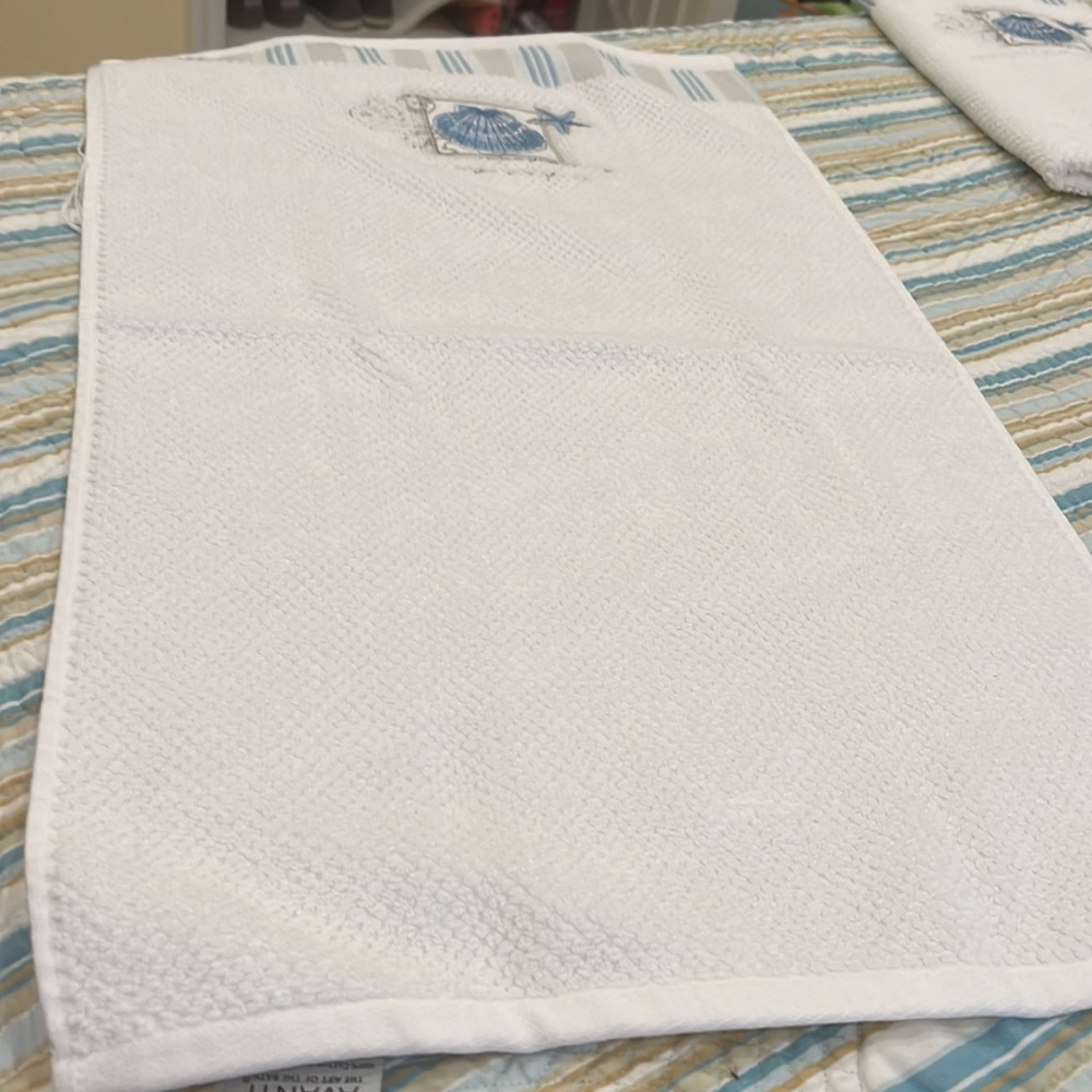 Shell hand towels - Picture 2 of 5